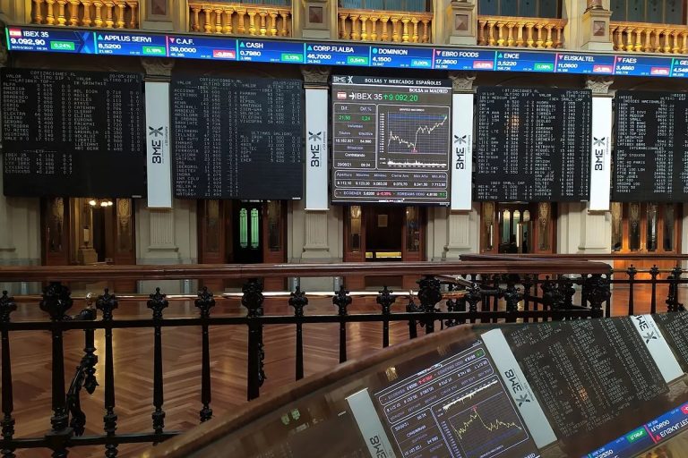 El Ibex 35 se impulsa un 3,7% en mayo, aunque pierde los 9.200 puntos