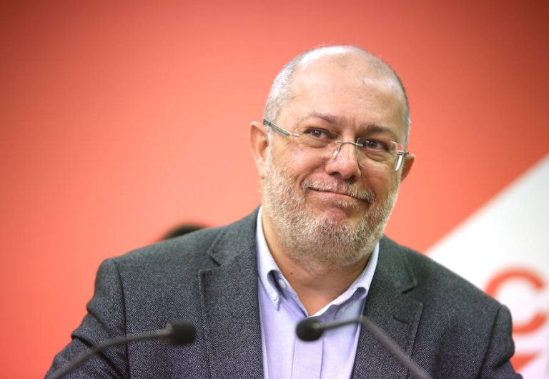 Castilla y León amplía a la 1h el horario de terrazas y elimina el cierre de interior