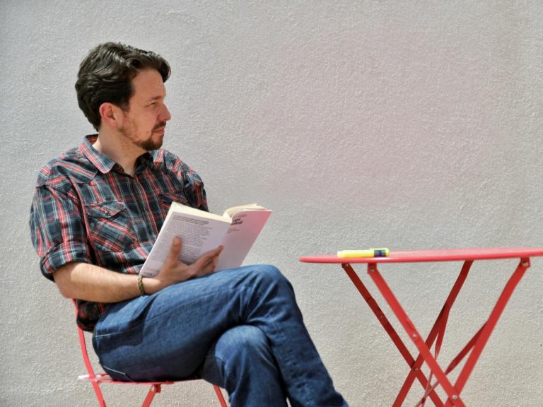 El juez del caso 'Dina' rechaza imputar a Iglesias hasta conocer el informe sobre la tarjeta