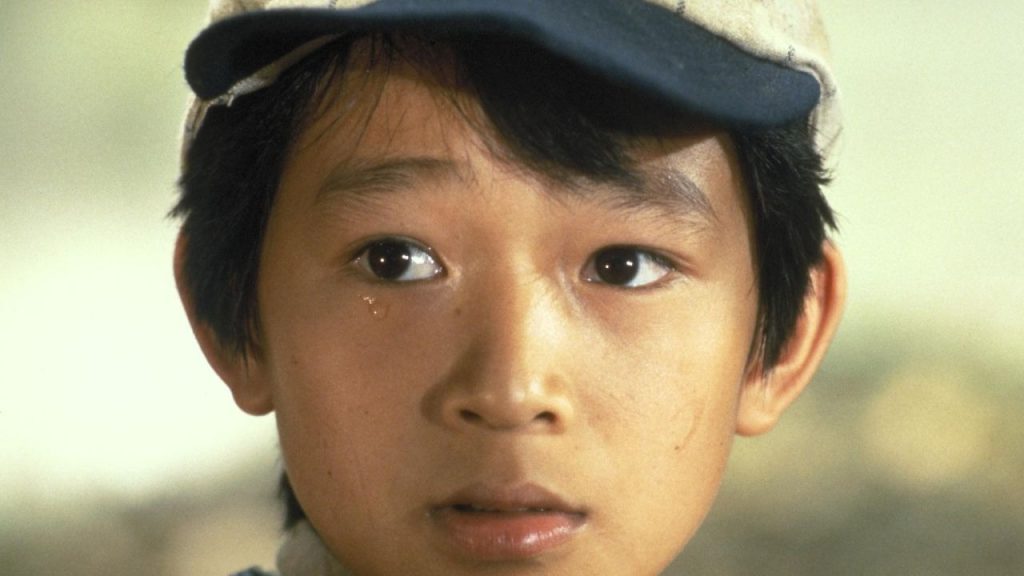 Así está Jonathan Ke Huy Quan, Tapón en Indiana Jones y el templo maldito
