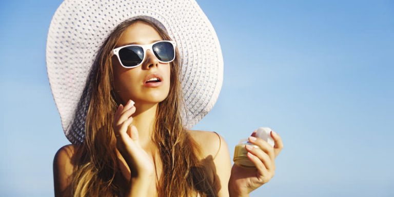 Ejercicios para liberar el estrés facial y lucir una piel más tersa este verano