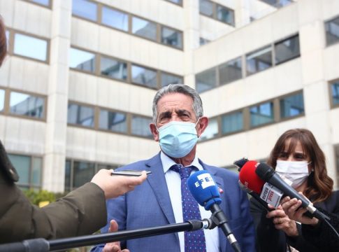 La oposición critica que Revilla