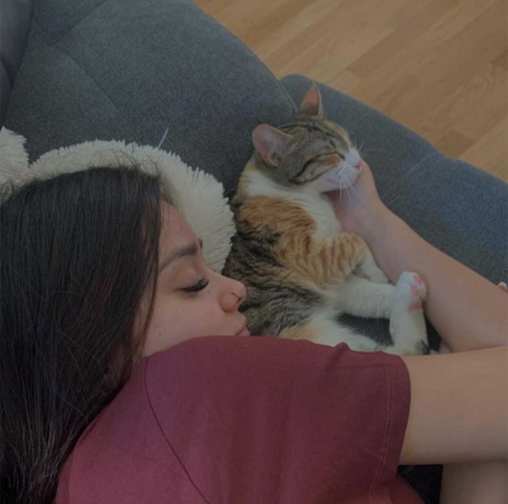 La parejita tiene una mascota