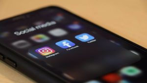 Las redes sociales se consolidan como canal de consulta e influencia para las compras