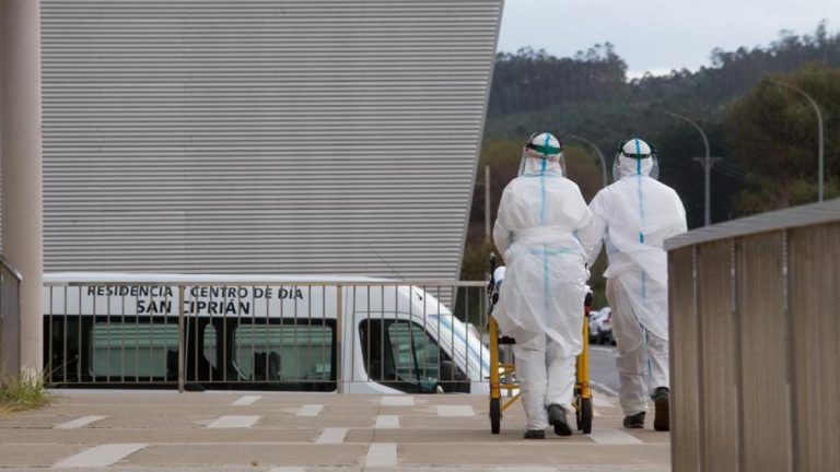 Las residencias gallegas siguen con 13 contagios de Covid