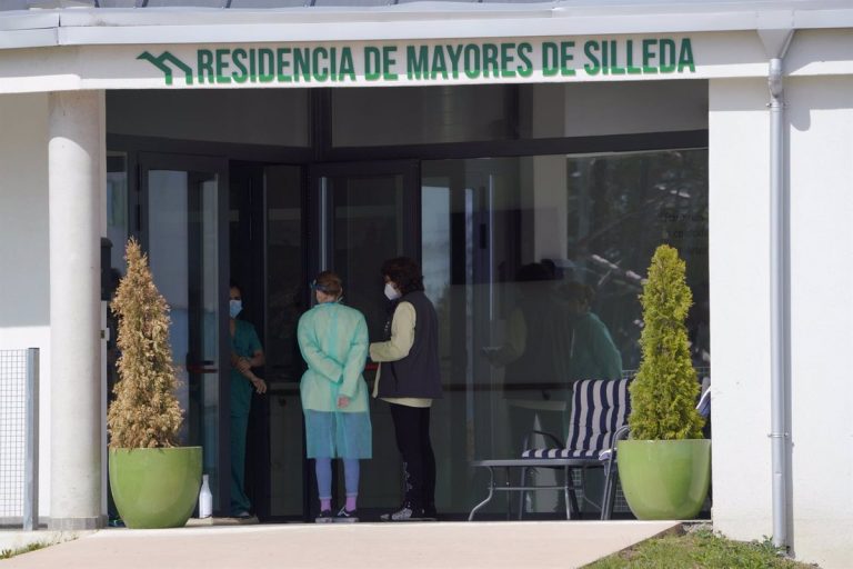 Las residencias gallegas mantienen 13 contagios de Covid