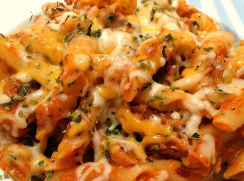 Macarrones-con-tomate-gratinados-asi-se-hacen-en-el-microondas-3
