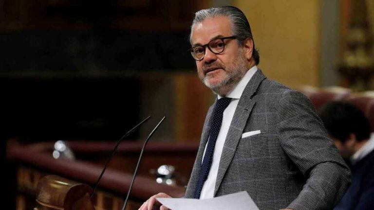 Montero acusa a De Quinto de usar 