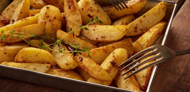 Patatas gajo: así se hacen en el microondas para que queden tiernas por dentro