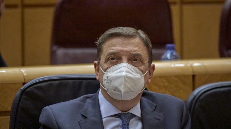 Planas estudia la posibilidad de participar con el sector agroalimentario en un PERTE