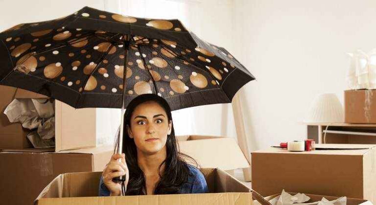 Por qué abrir un paraguas dentro de casa trae mala suerte