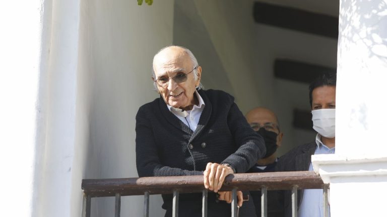 Los Reyes entregarán el Premio Cervantes a Brines en Oliva