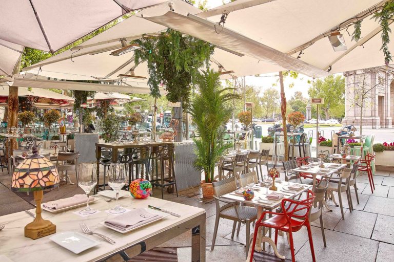 Brasas a ritmo de DJ: la terraza de Ramses enciende Madrid