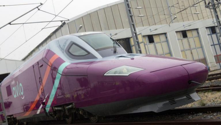 Renfe afirma que el principal objetivo de Avlo es captar viajeros de la carretera