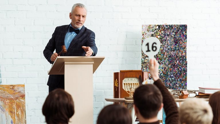 Cómo funciona una sala de subastas