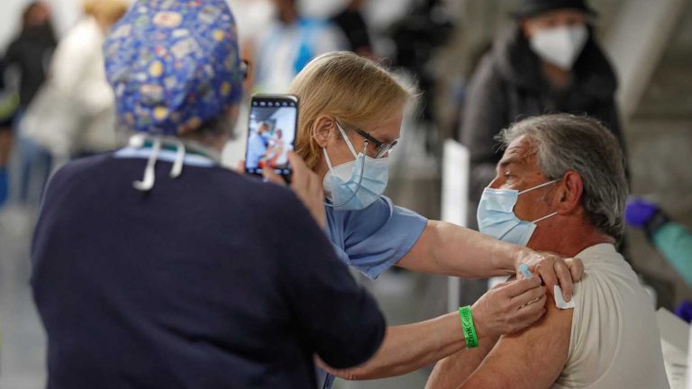 Sanidad notifica 6.347 casos y 58 muertes, con la incidencia bajando levemente a 162