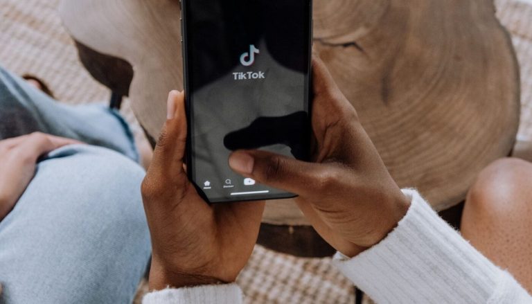 Cómo activar los subtítulos de vídeos en TikTok