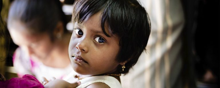 Una exposición fotográfica retrata '24 horas en la vida de una mujer en India'