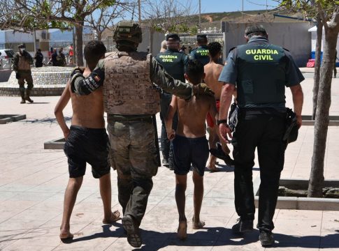 Varias CCAA se ofrecen a acoger a los menores extranjeros llegados a Ceuta