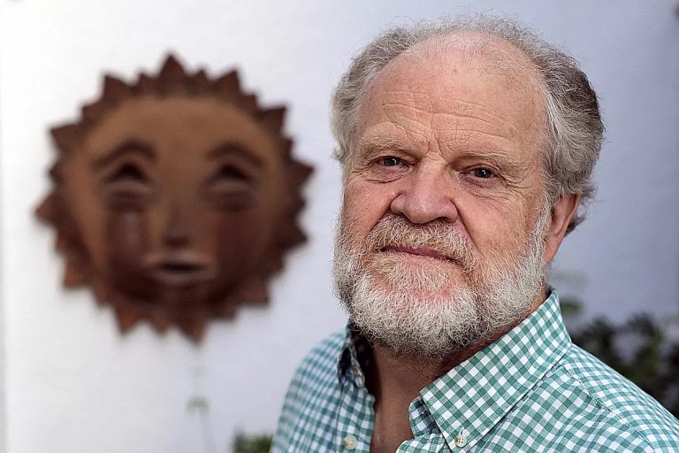 William Chislett dona 500 libros a la Biblioteca de la Universidad de Cantabria