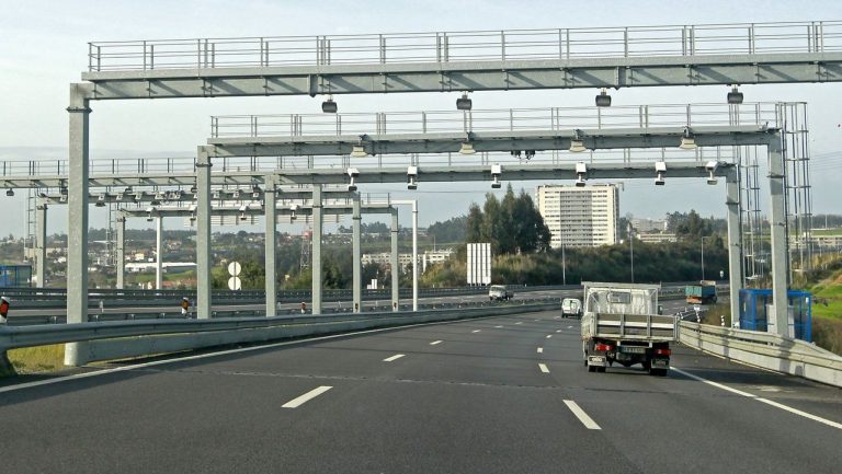 Castilla y León se opone al proyecto del Gobierno de cobrar por el uso de autovías