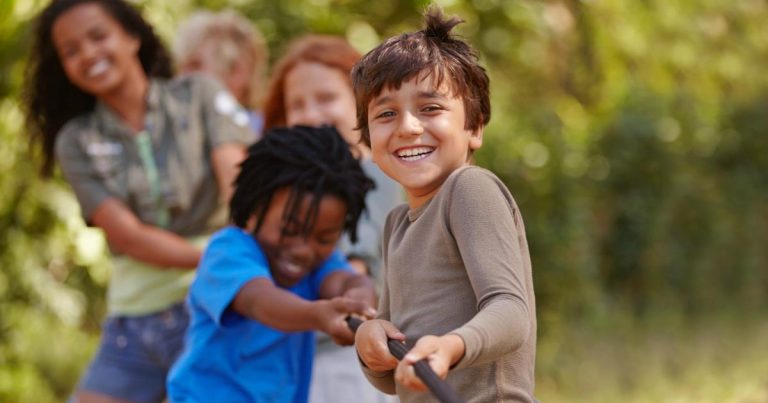 Cómo elegir un campamento de verano para los niños
