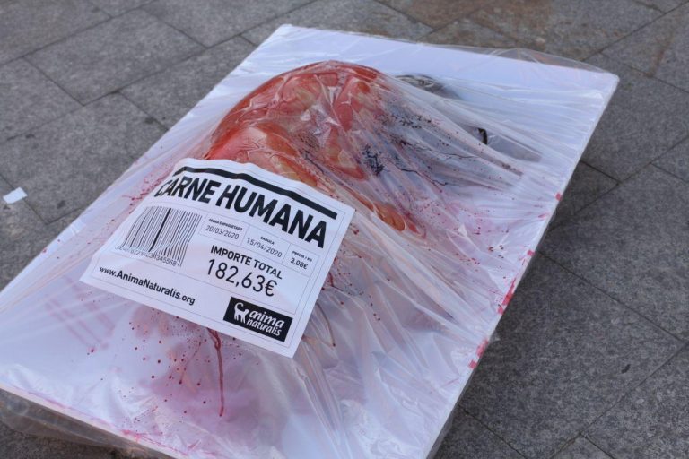 Animalistas se expondrán desnudos en bandejas de carne en Madrid para protestar contra consumo de animales