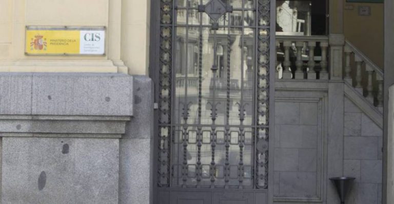 El PSOE se cae tras la derrota en Madrid y el PP recorta su desventaja a la mitad