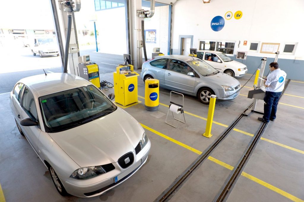 Esta es la diferencia entre una ITV negativa y una desfavorable 36 Prepararse para la inspección de la ITV