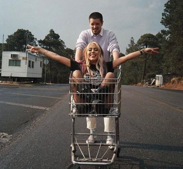 danna paola y lasso ladrones 1