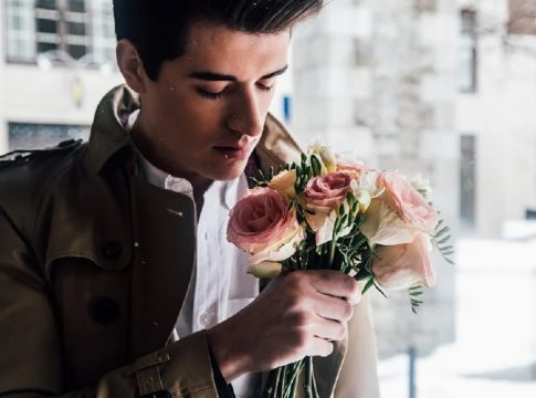 flores hombre regalar flores a hombres