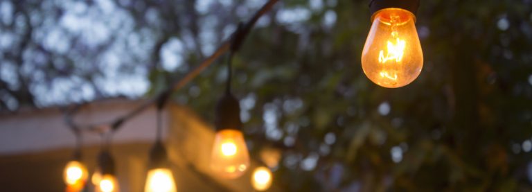 El Defensor del Pueblo ve elevados los impuestos sobre la luz