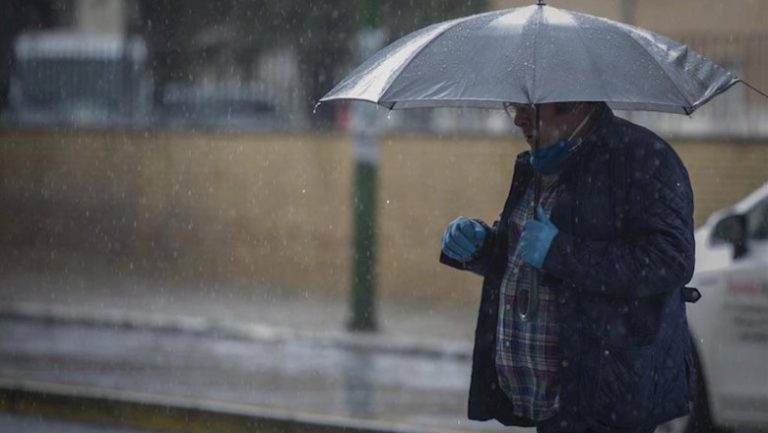 Lluvia, viento y oleaje ponen en riesgo a once provincias y Melilla en una jornada marcada por la bajada de temperaturas