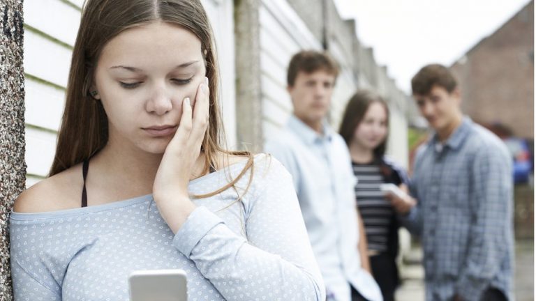 55% de menores que bloquearon a acosadores en RRSS volvieron a ser contactados por ellos