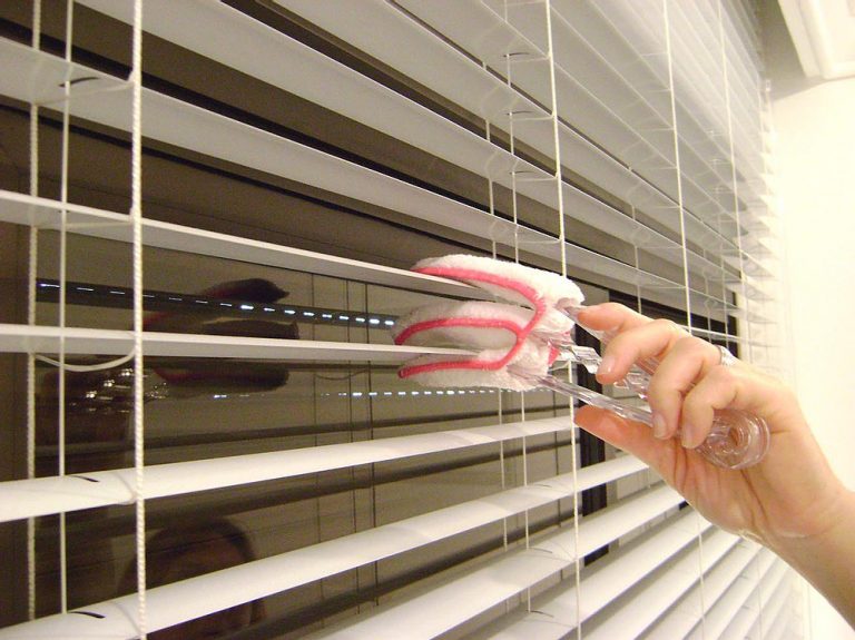 Cómo limpiar las persianas por dentro y por fuera