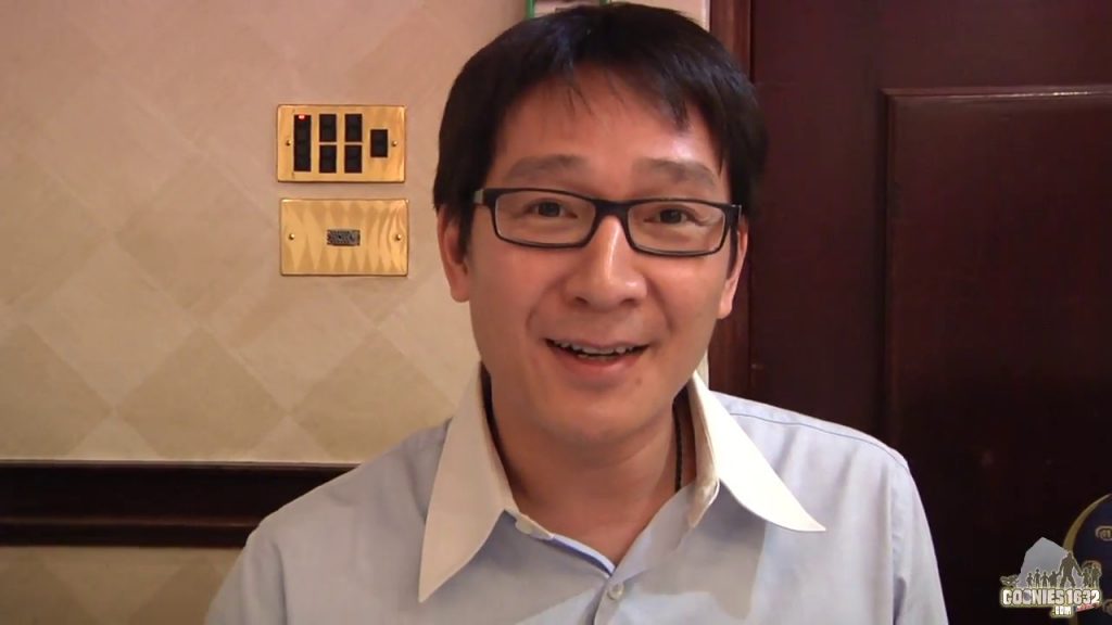 Así está Jonathan Ke Huy Quan, Tapón en Indiana Jones y el templo maldito