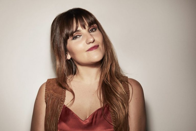 Rozalén en 'El paso del tiempo', su single satírico