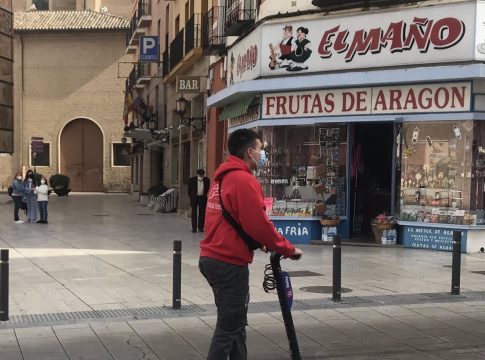 El Congreso insta al Gobierno a exigir el uso de elementos reflectantes a usuarios de patinetes que circulen de noche