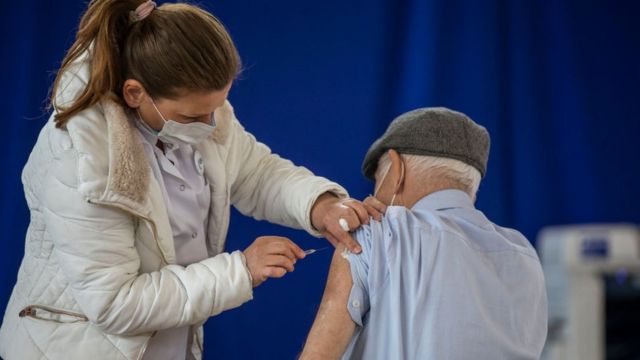 Cómo actuar si aparece un trombo por la vacuna AstraZeneca 116 AstraZeneca, lo malo y lo bueno de una vacuna