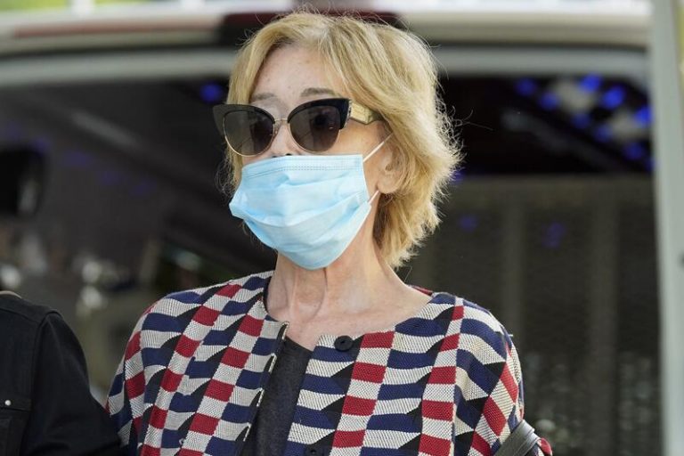 Mila Ximénez, de compras tras ponerse la segunda dosis de la vacuna