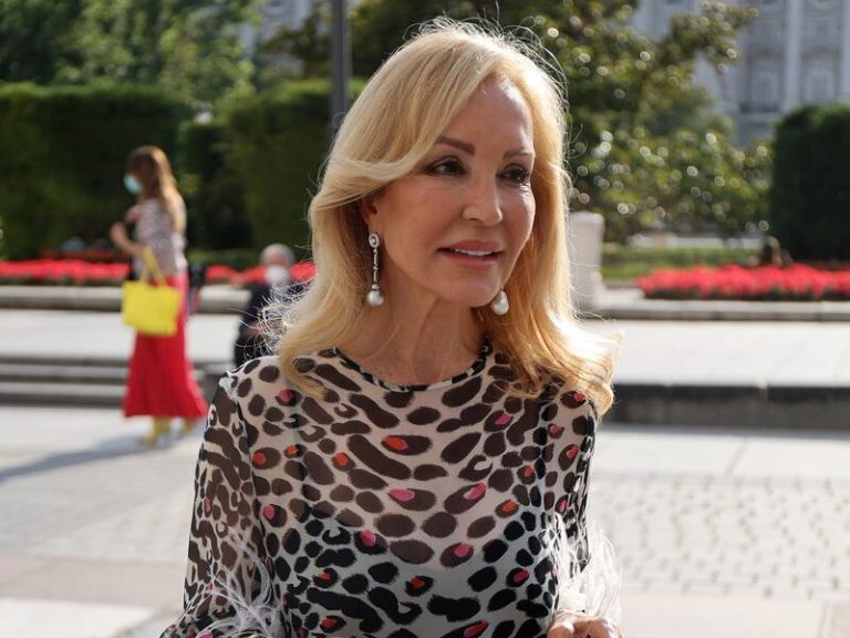 Carmen Lomana le pide a Rocío Carrasco que deje de hablar