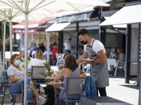 El BOE publica nuevas restricciones a la hostelería y al ocio nocturno El BOE publica nuevas restricciones a la hostelería y al ocio nocturno
