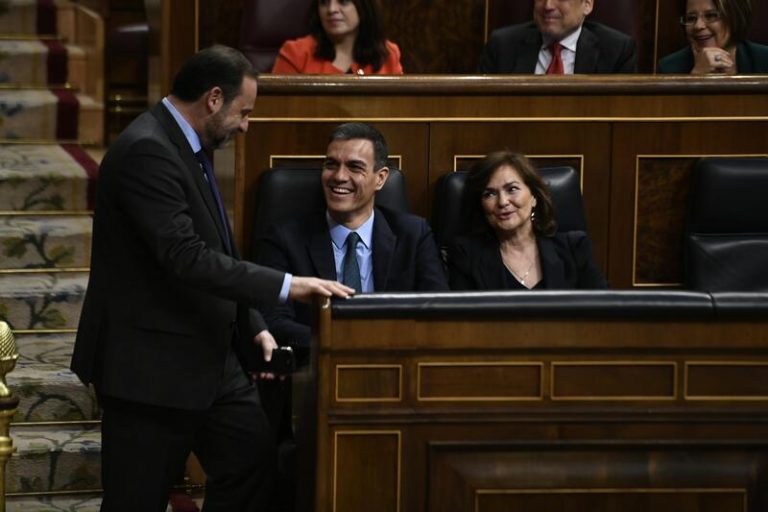 Sánchez y otros cuatro miembros del Gobierno siguen cobrando la indemnización para gastos parlamentarios