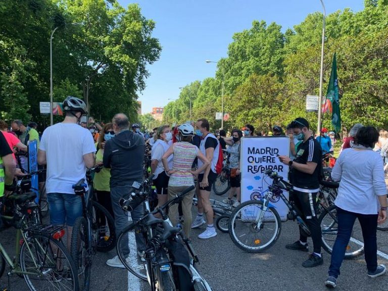 Una 'bicimanifestación' a favor de Madrid Central recorre este domingo el centro de la capital