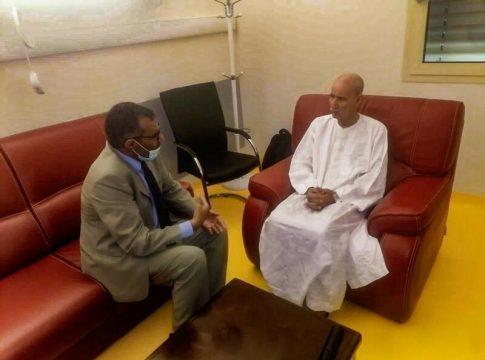 Ghali reaparece sentado en una reunión con el primer ministro saharaui Ghali reaparece sentado en una reunión con el primer ministro saharaui