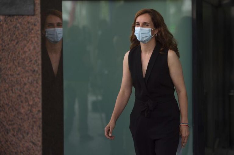 Mónica García critica que Ayuso ensalce a Plácido Domingo