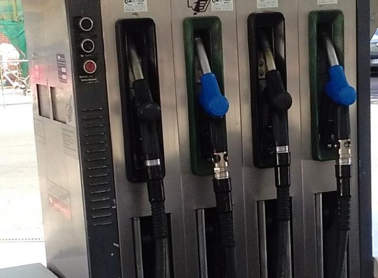 El precio de los carburantes toca nuevos máximos y es ya un 23% más caro que hace un año