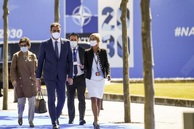 Laya sostiene que Sánchez y Biden departieron antes del paseo ante la prensa