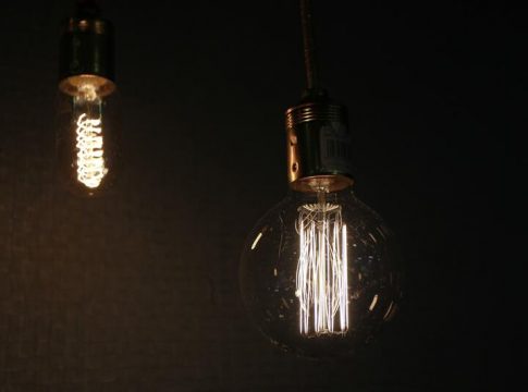 El precio de la luz da un respiro este jueves y baja un 1,7% El precio de la luz da un respiro este jueves y baja un 1,7%