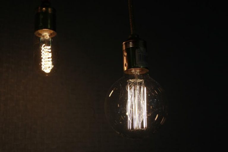 El precio de la luz da un respiro este jueves y baja un 1,7%